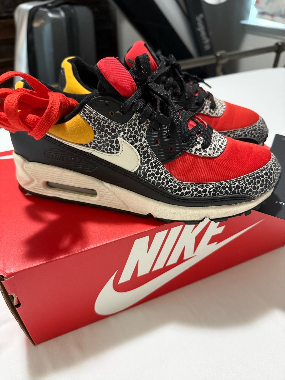 Nike W Air Max 90 SE Women Red, Black & Yellow Patterned Sneakers size 8